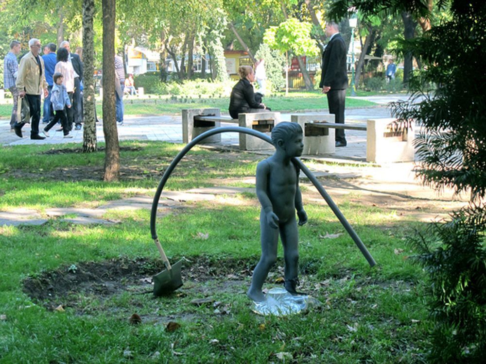 Invisible Monuments – The Untouched Bodies of the City